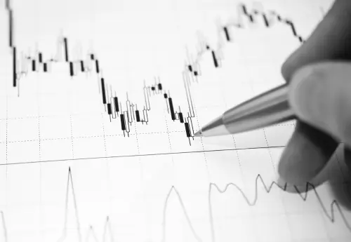 Hand holding a pen over a fluctuating line graph, symbolizing how penis size can vary due to factors like stress, temperature, and time of day.